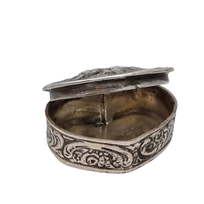 Antigua caja corazón con querubines de plata 800 estilo barroco ángeles.