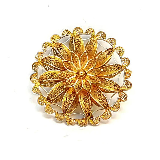 Broche de filigrana plata dorada para solapa o sombrero Motivo floral Circa