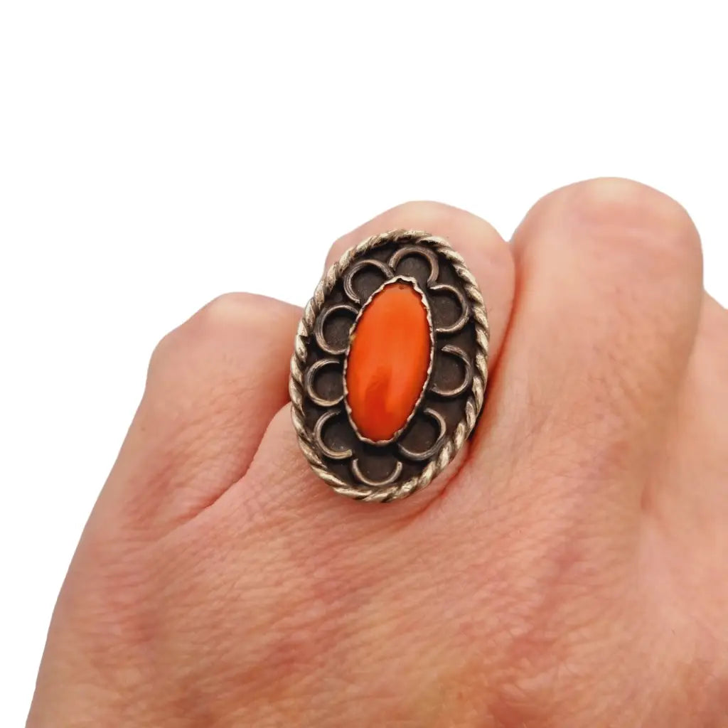 Anillo coral boho plata de ley 925 joyería artesanal hecha a mano.