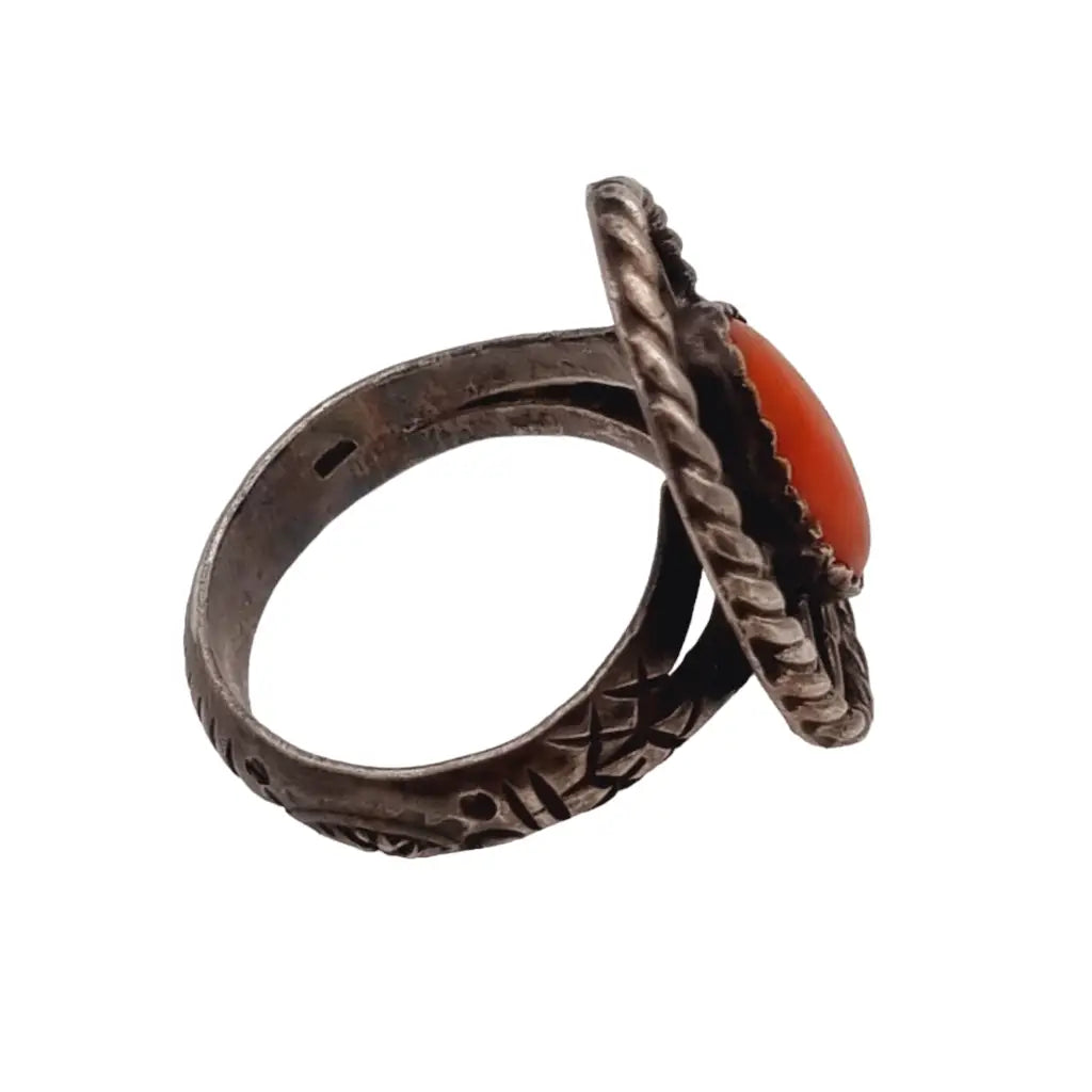 Anillo coral boho plata de ley 925 joyería artesanal hecha a mano.