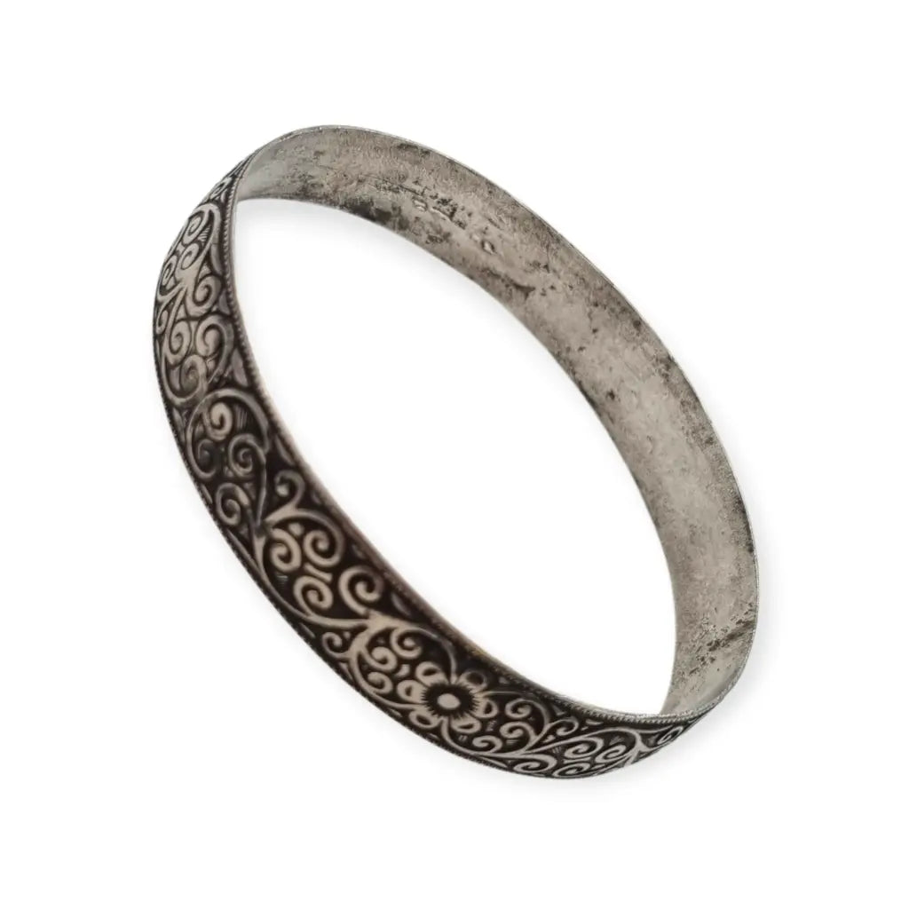 Brazalete bereber antiguo en plata grabada diseño floral bohemio estilo étnico