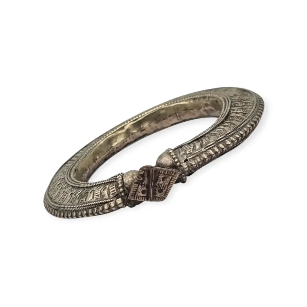 Brazalete tribal antigua bañada en plata grabado tradicional joyería étnica