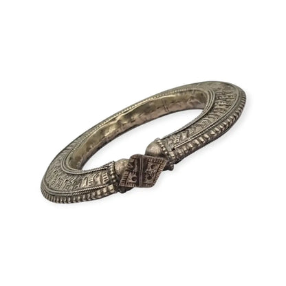 Brazalete tribal antigua bañada en plata grabado tradicional joyería étnica