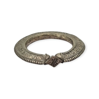 Brazalete tribal antigua bañada en plata grabado tradicional joyería étnica