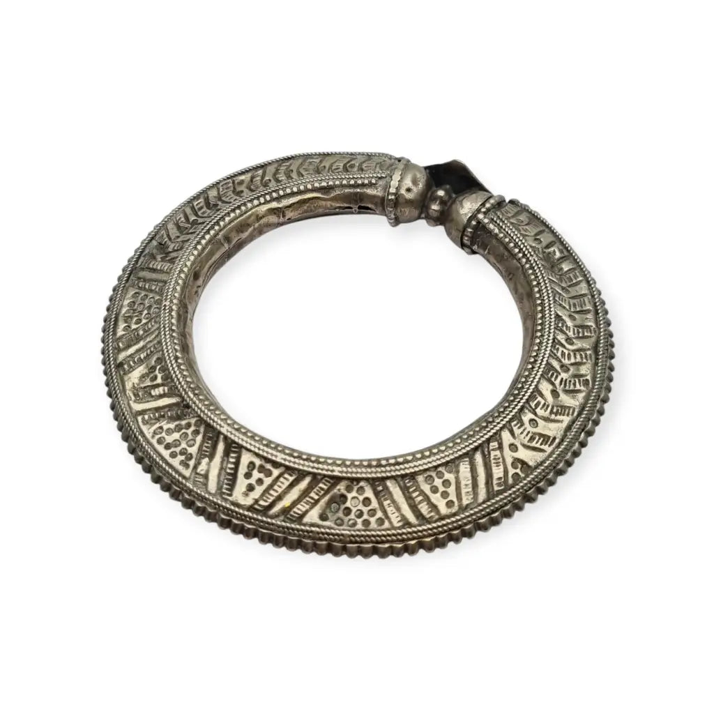 Brazalete tribal antigua bañada en plata grabado tradicional joyería étnica