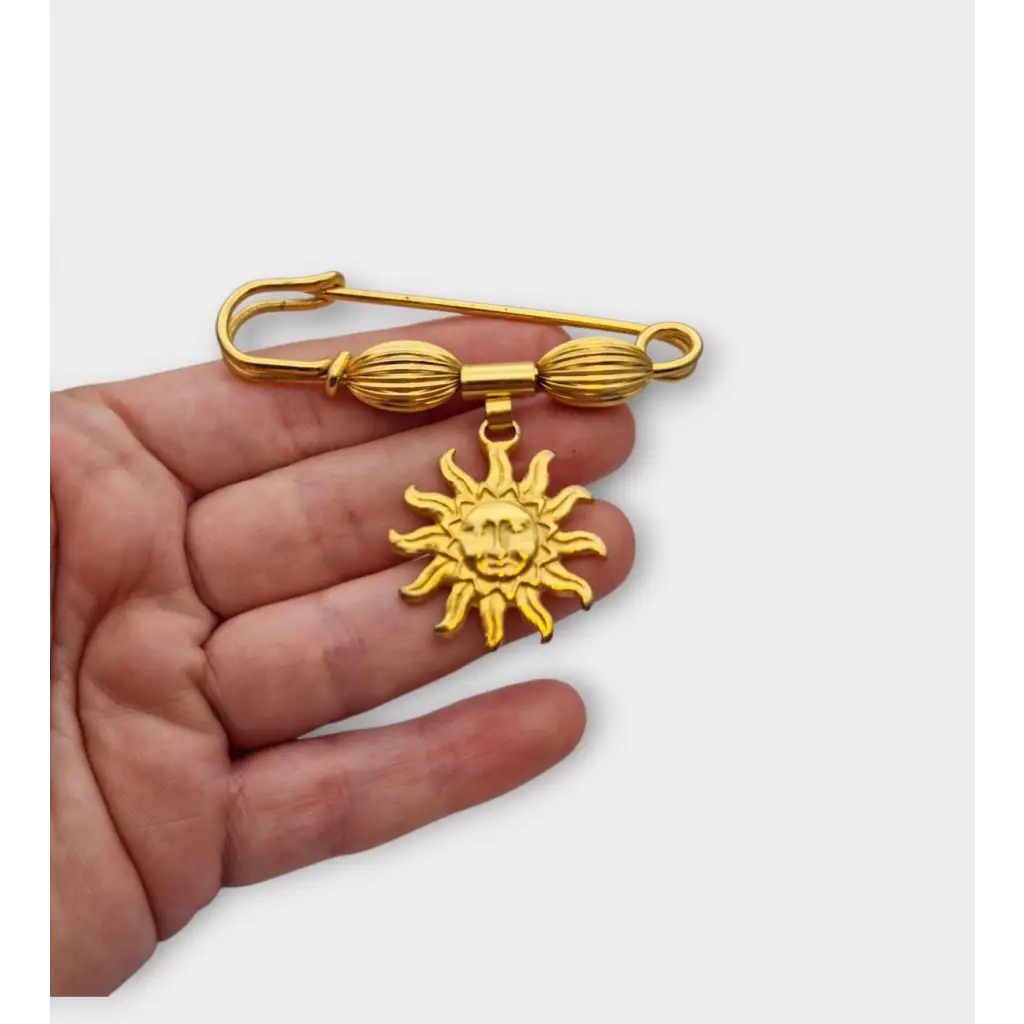 Broche y alfiler de seguridad vintage bañado en oro con colgante cara sol