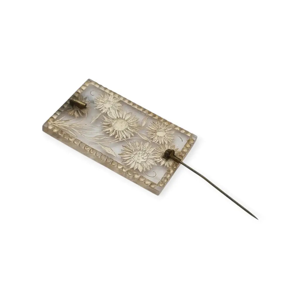 Broche antiguo años 40-50 en lucite transparente con flores talladas