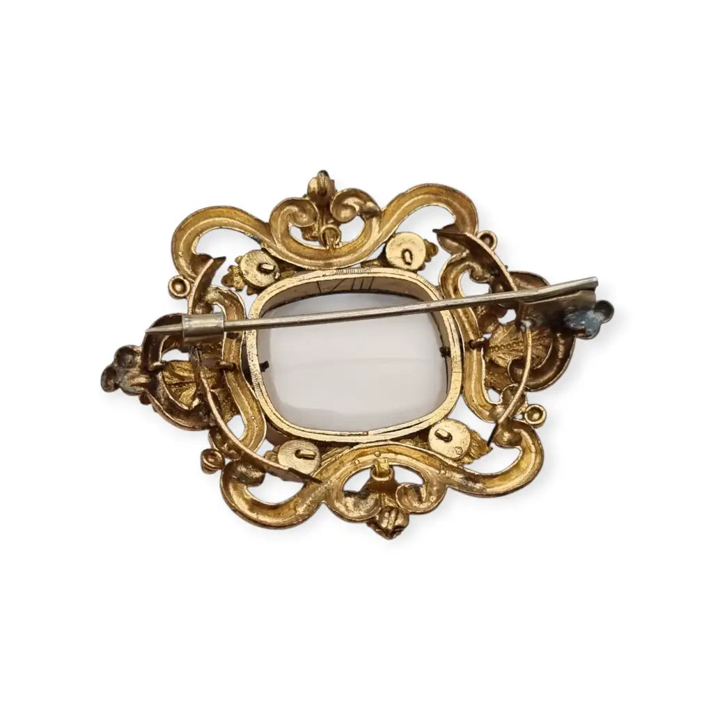 Broche antiguo dorado Art Nouveau con piedra blanca central Joyería modernista