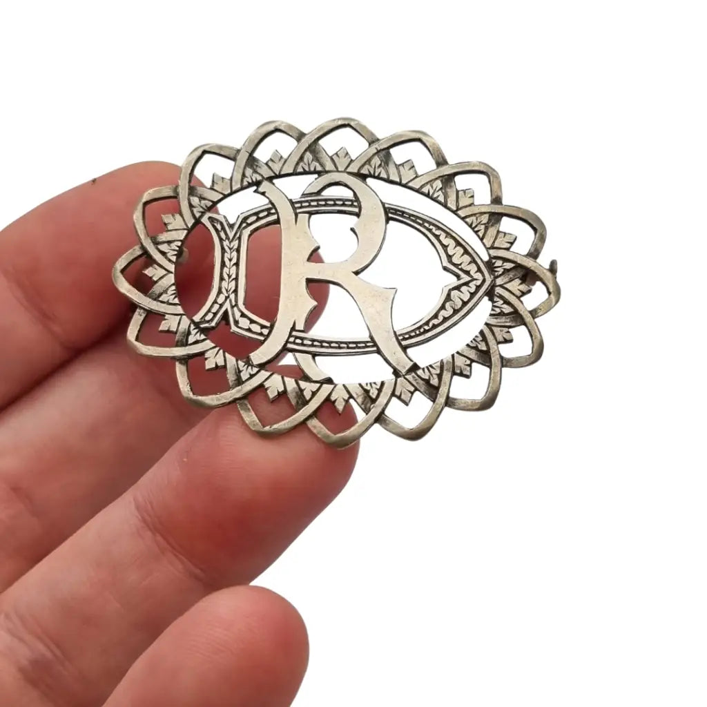 Broche antiguo iniciales “DR” o ’RD’ calado en plata Circa 1940. - LaBizarreSusu