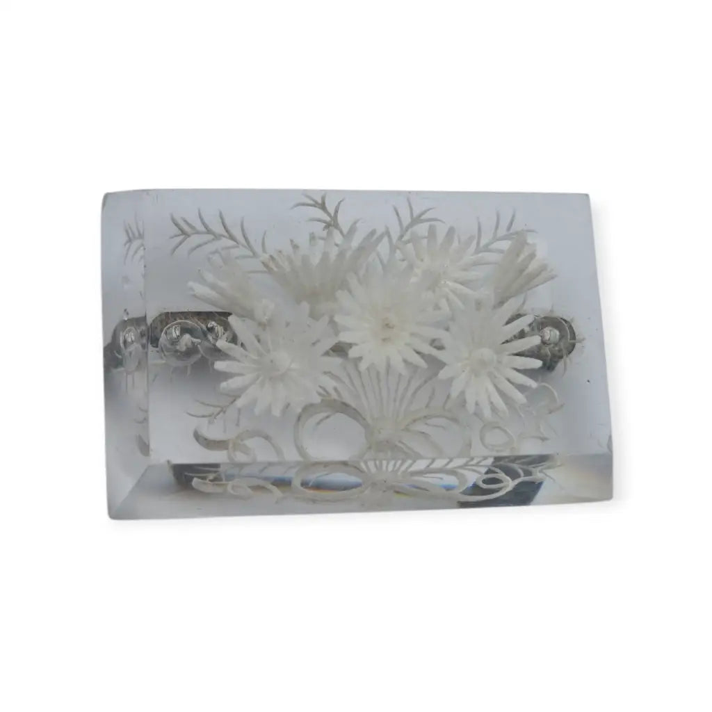 Broche antiguo de lucite transparente años 40–50 con flores talladas