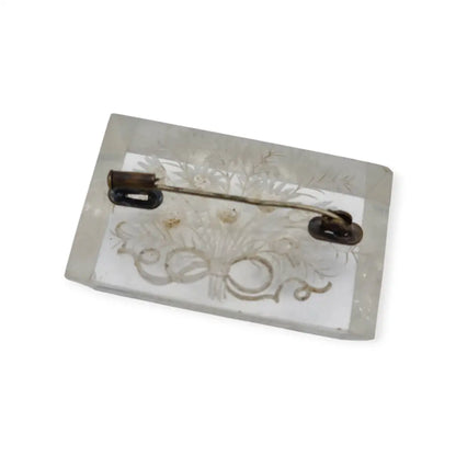 Broche antiguo de lucite transparente años 40–50 con flores talladas