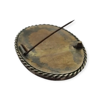 Broche antiguo con miniatura pintada a mano firmada sobre nácar estilo