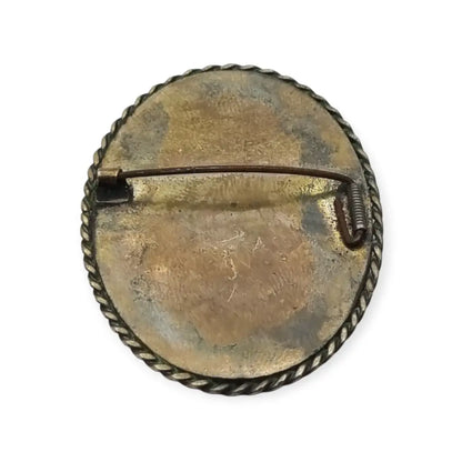 Broche antiguo con miniatura pintada a mano firmada sobre nácar estilo