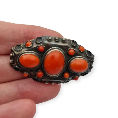 Broche antiguo de plata 800 y coral rojo natural joyería oriental circa