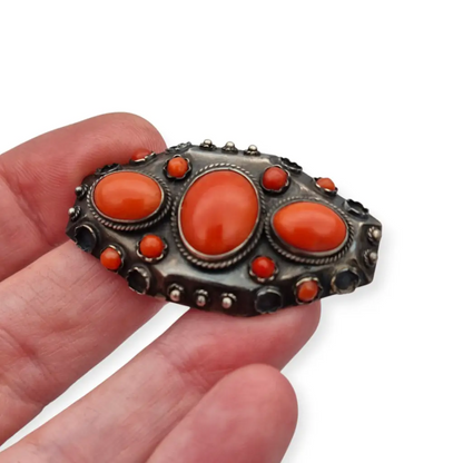 Broche antiguo de plata 800 y coral rojo natural joyería oriental circa