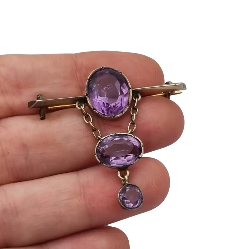 Broche antiguo de plata Art Déco con colgante color amatista para mujer circa