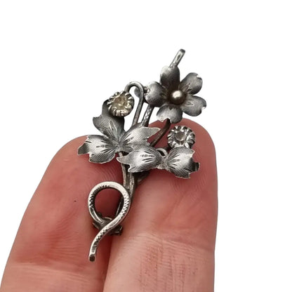 Broche antiguo de plata con motivos florales elaborado gran detalle