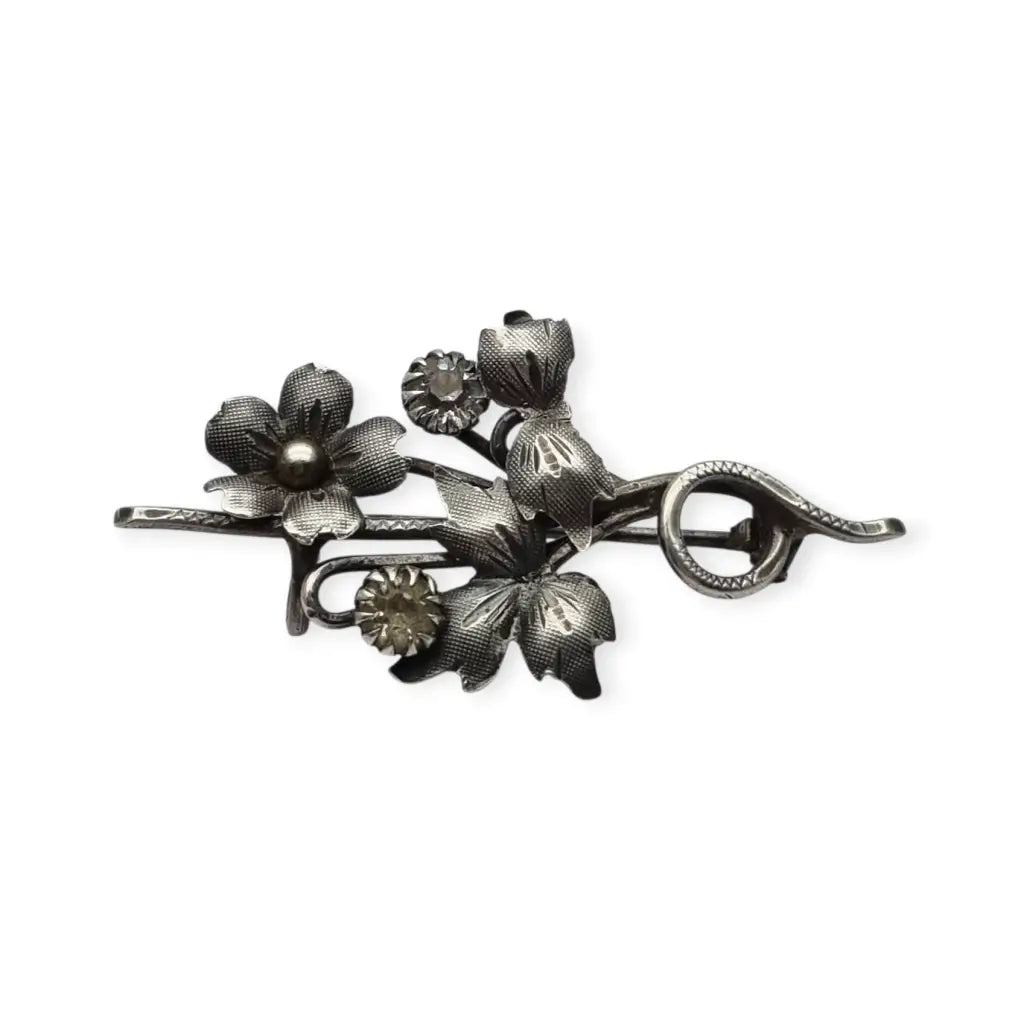 Broche antiguo de plata con motivos florales elaborado gran detalle