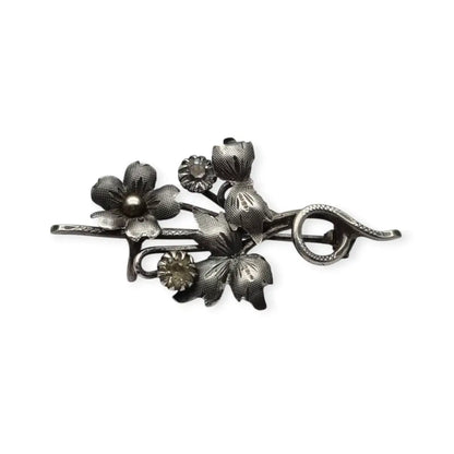 Broche antiguo de plata con motivos florales elaborado gran detalle