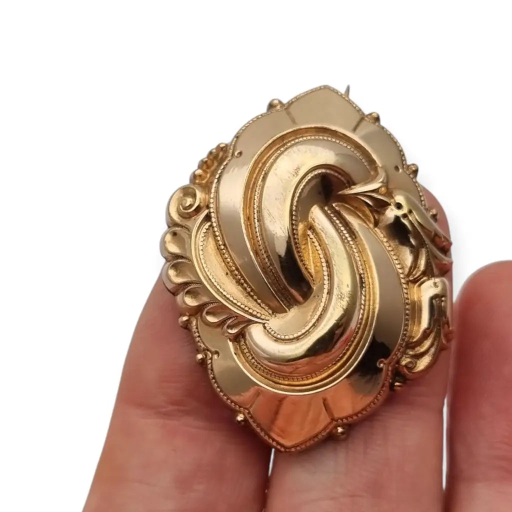 Broche antiguo Victoriano de estilo Biedermeier – nudo escultórico dorado