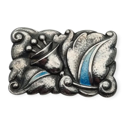 Broche Art Deco en plata con esmalte azul estilo floral Nouveau circa 1920.