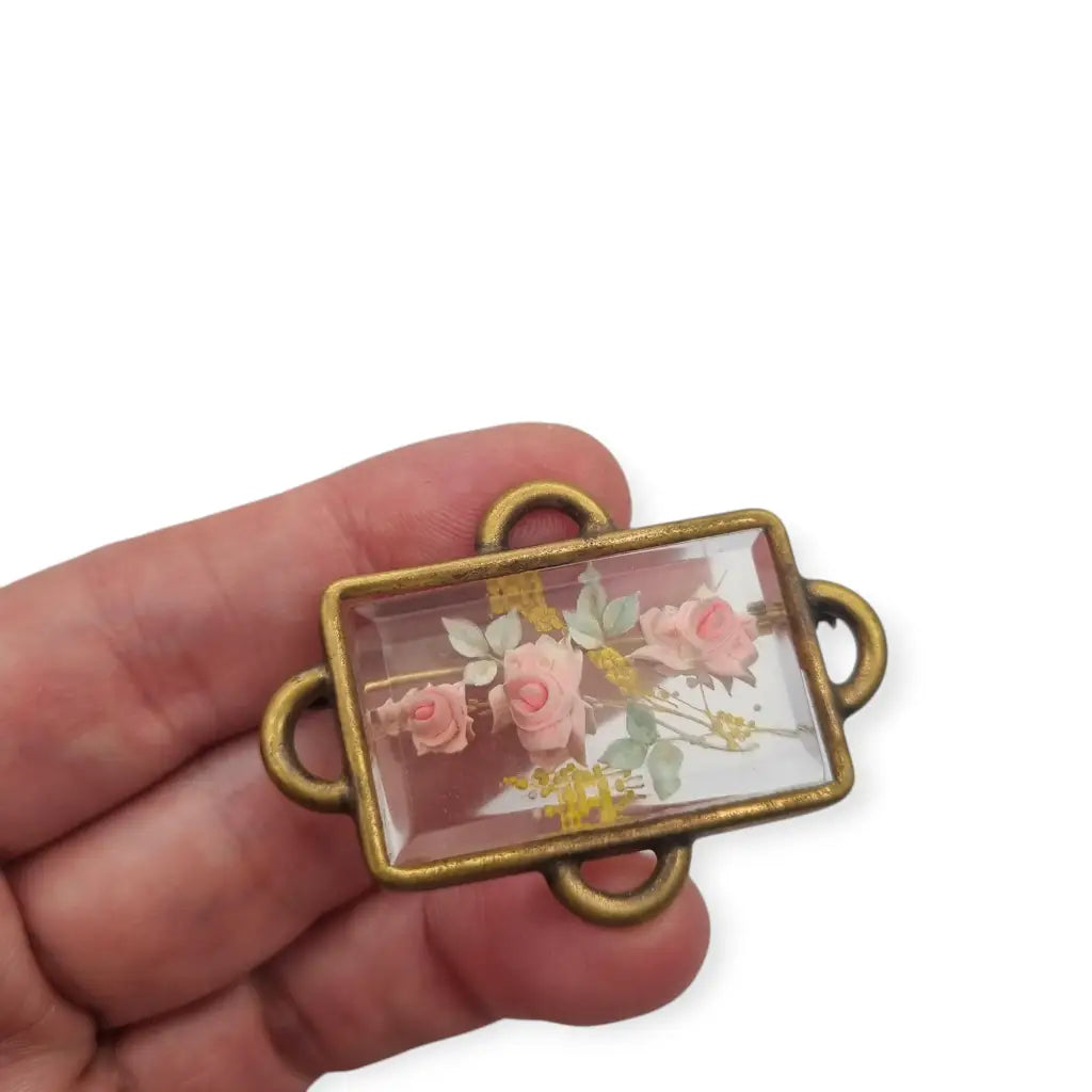 Broche Art Déco rectangular vintage con flores en lucita de los años 40.