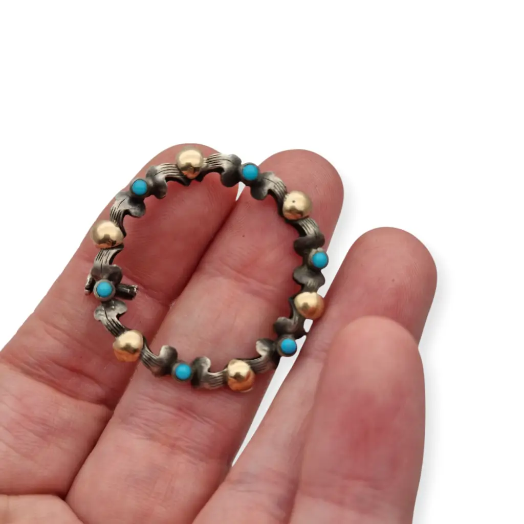 Broche Art Decó tardío en plata con vistas de oro y cuentas azules ideal