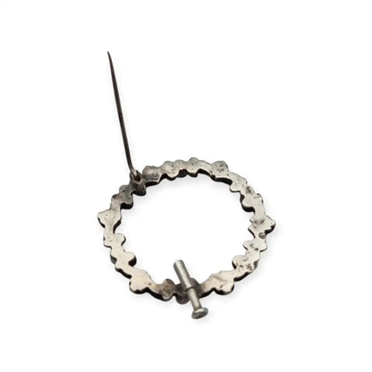 Broche Art Decó tardío en plata con vistas de oro y cuentas azules ideal