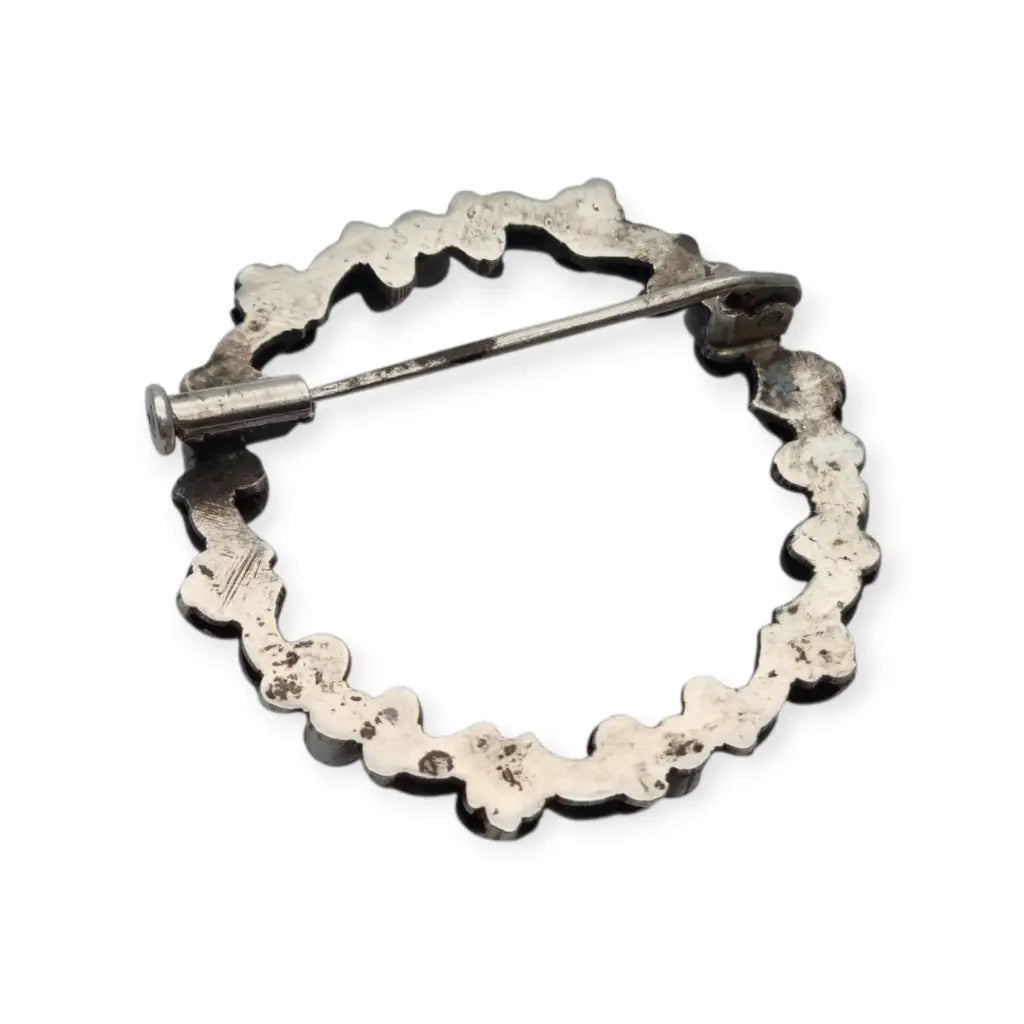 Broche Art Decó tardío en plata con vistas de oro y cuentas azules ideal