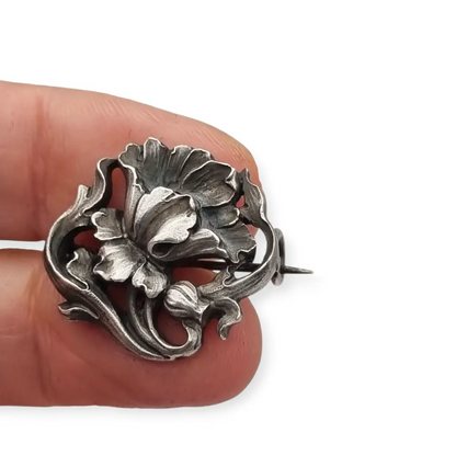 Broche Art Nouveau alemán en plata 900 GES GESCHÜTZT flor de iris relieve