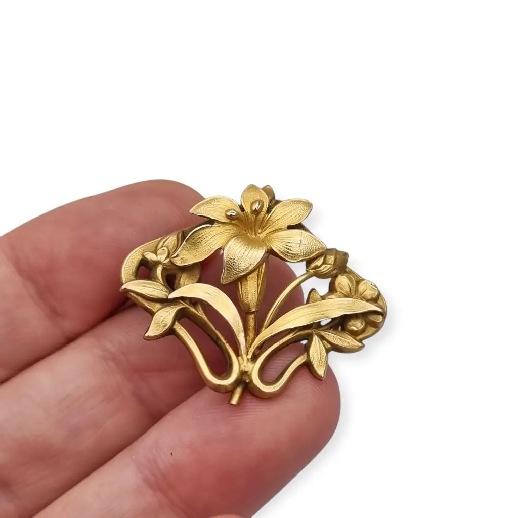 Broche Art Nouveau años 1910‑20 en metal dorado motivo floral. - LaBizarreSusu