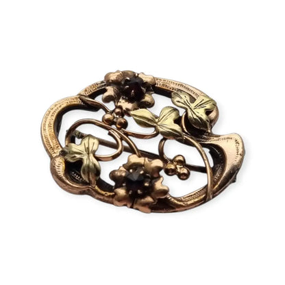 Broche Art Nouveau floral en oro laminado y rosa con granates el sello