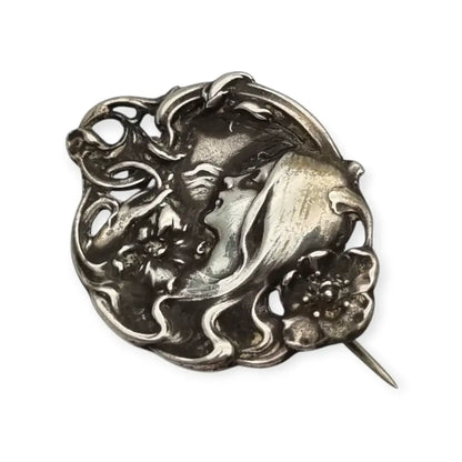 Broche Art Nouveau con mujer y flores en relieve diseño de líneas sinuosas