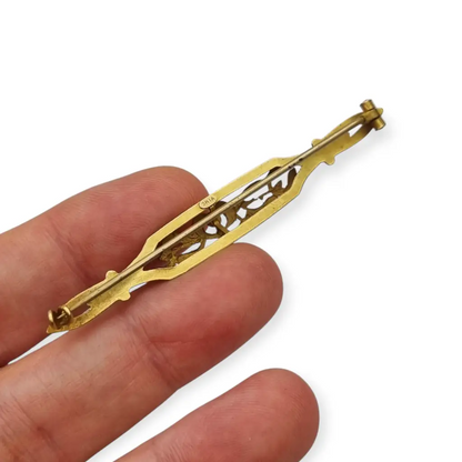 Broche Art Nouveau de Oria en oro laminado con flor calada y cristal rojo Circa