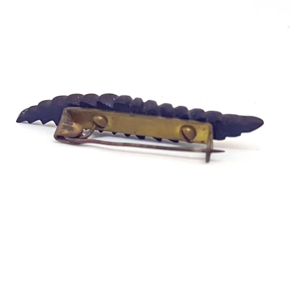 Broche de baquelita negra vintage tallas hojas para la solapa o el sombrero