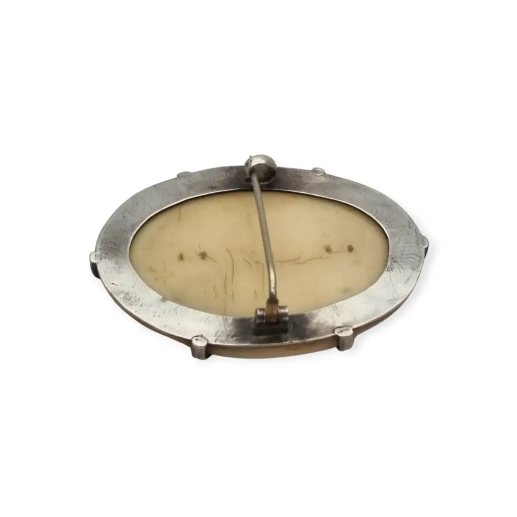 Broche Camafeo antiguo de celuloide tallado con escena alegórica y montura