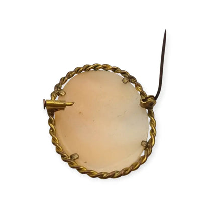 Broche camafeo antiguo de concha y latón dorado con perfil femenino circa 1950.