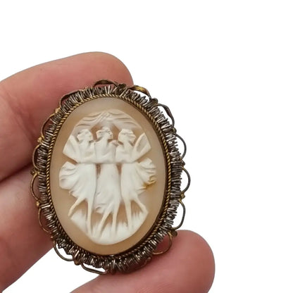 Broche camafeo antiguo concha tallada Tres Gracias montura dorada circa 1960.