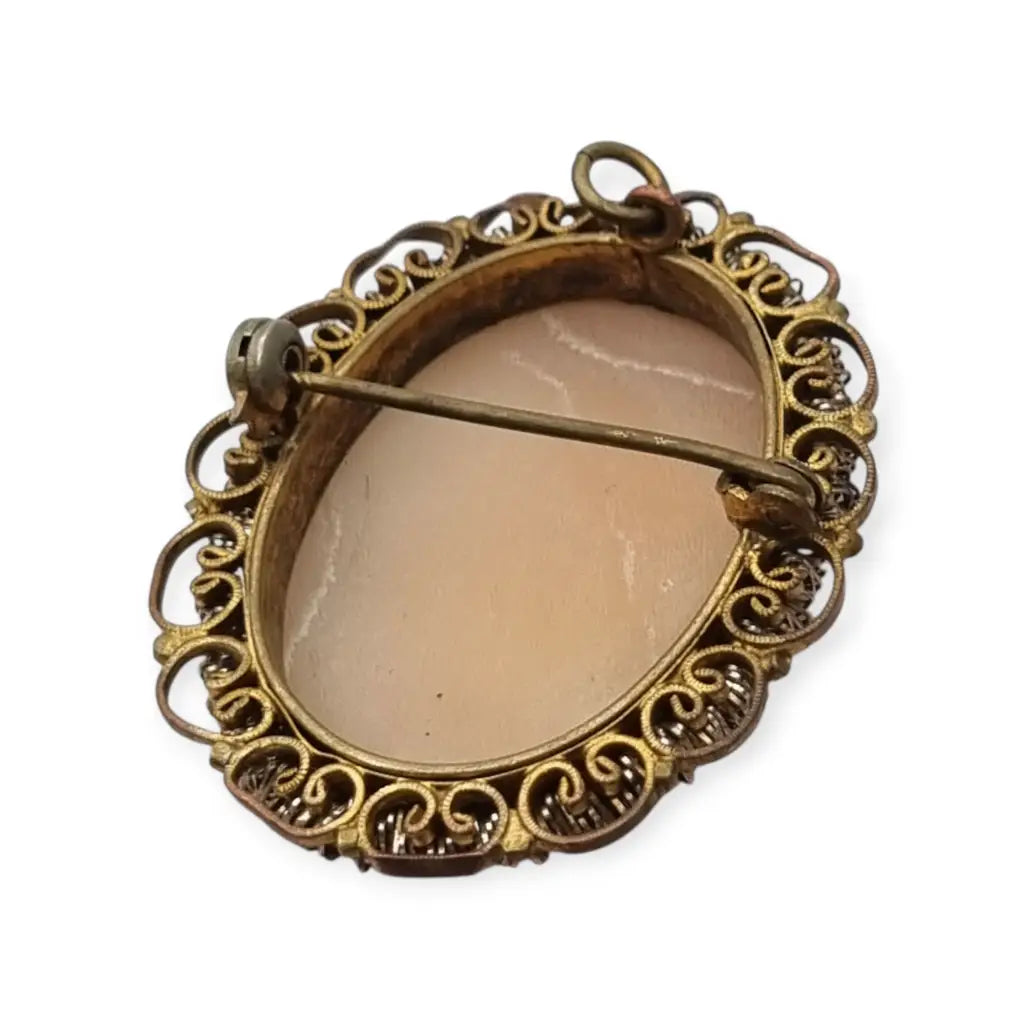 Broche camafeo antiguo concha tallada Tres Gracias montura dorada circa 1960.