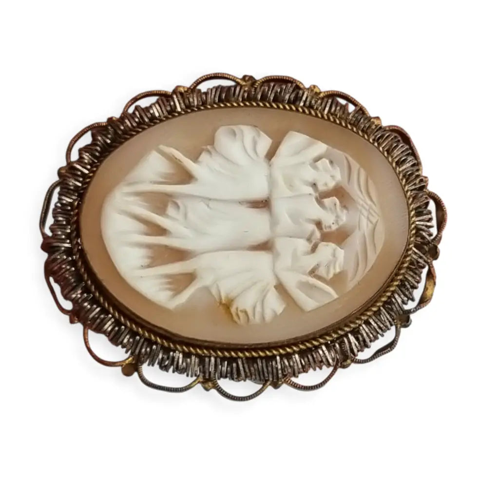 Broche camafeo antiguo concha tallada Tres Gracias montura dorada circa 1960.