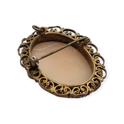 Broche camafeo antiguo concha tallada Tres Gracias montura dorada circa 1960.