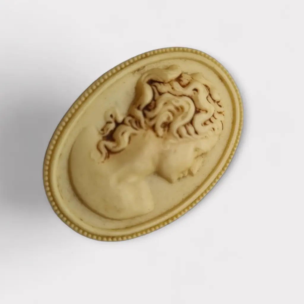 Broche de camafeo ovalado estilo clásico vintage los años 40 en galalita