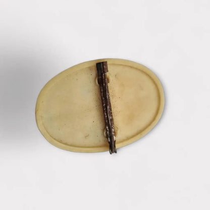 Broche de camafeo ovalado estilo clásico vintage los años 40 en galalita