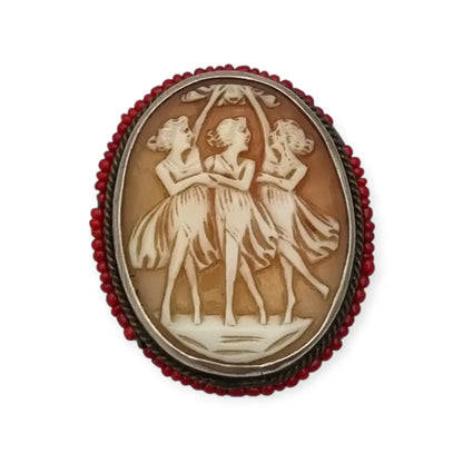 Broche camafeo de plata antiguo con las Tres Gracias tallado en concha montura