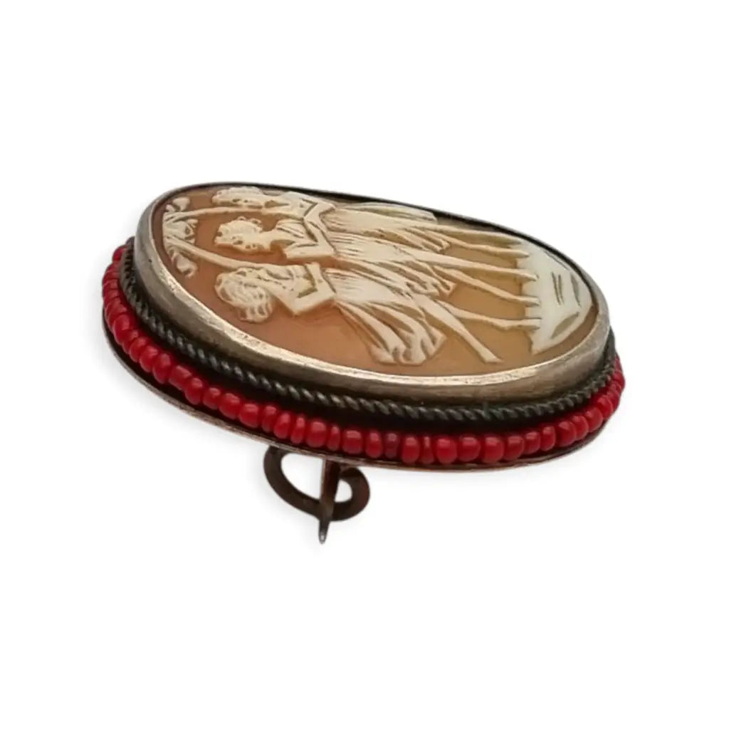 Broche camafeo de plata antiguo con las Tres Gracias tallado en concha montura