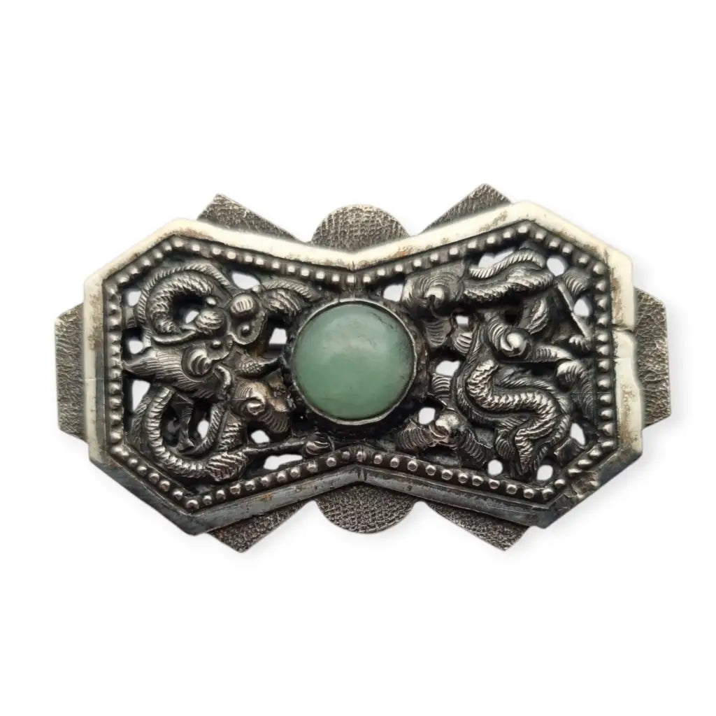 Broche chino antiguo de plata y jade verde firmado con dragones flores