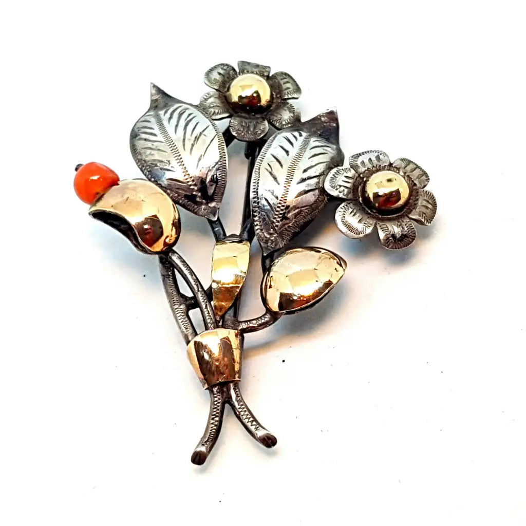 Broche de coral antiguo. plata oro y coral. Ramo flores. Circa