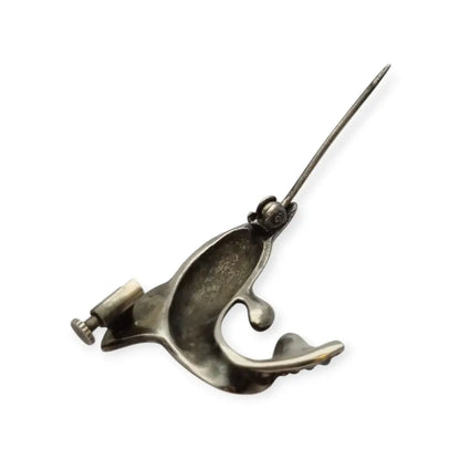 Broche de delfín plata con incrustaciones piedras azules Joyería marina