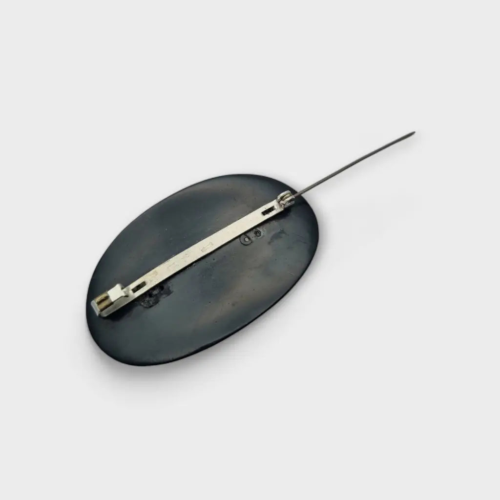 Broche de ebonita con motivos florales grabados - Joyería luto victoriana