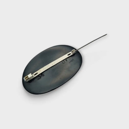 Broche de ebonita con motivos florales grabados - Joyería luto victoriana